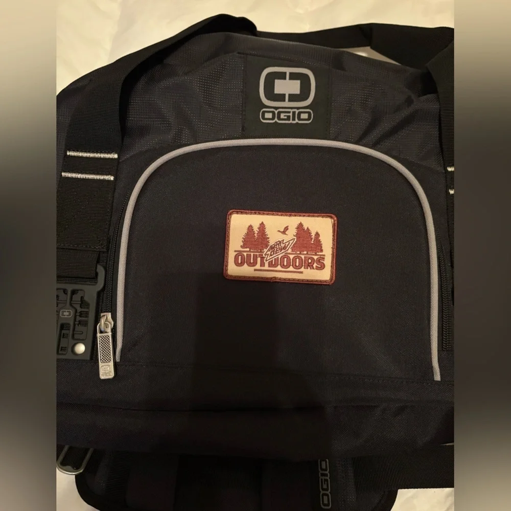 OGIO LARGE DUFFEL BAG GYM BAG TRAVEL BAG NEW